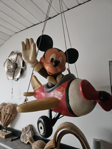 Mickey maus figur - mickey, flugzeug