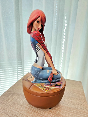 Mary jan statue spider man - -,